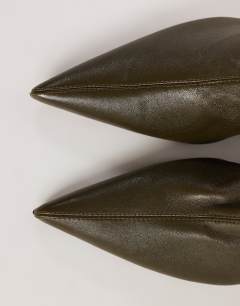 Model wearing Palmer real leather kitten heel ankle boot in mink grey