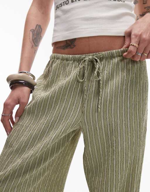 Topshop - Pantalon ample en tissu froissé rayé avec taille basse à cordon de serrage - Vert, 2 de 5