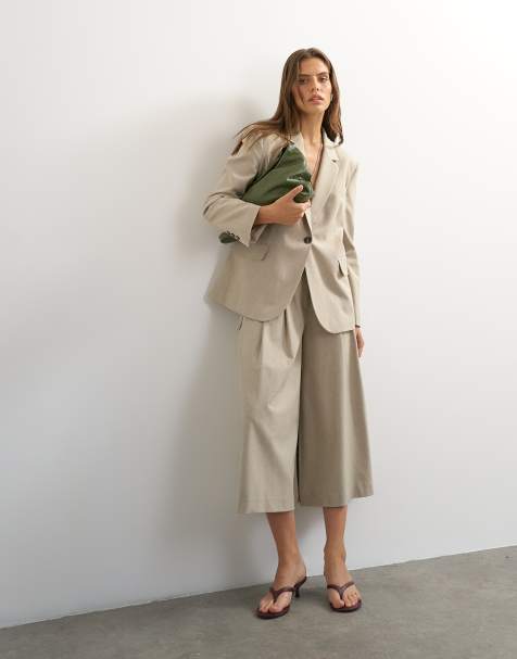 Topshop - pantalón ancho cropped con pinzas y cinturón en beige - view 1