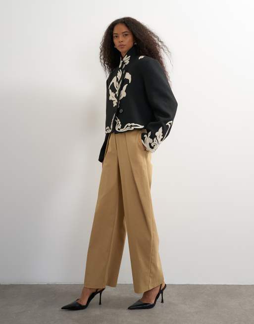 Topshop pantalón barrel con pinzas en beige, 4 de 5