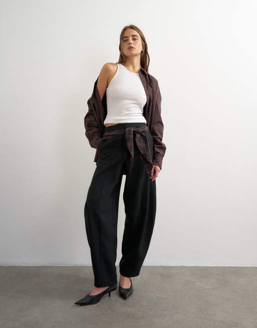 Topshop - Conjunto marrón a cuadros de camisa con cintura ceñida y pantalones de corte barrel con detalle cruzado, 2 de 3