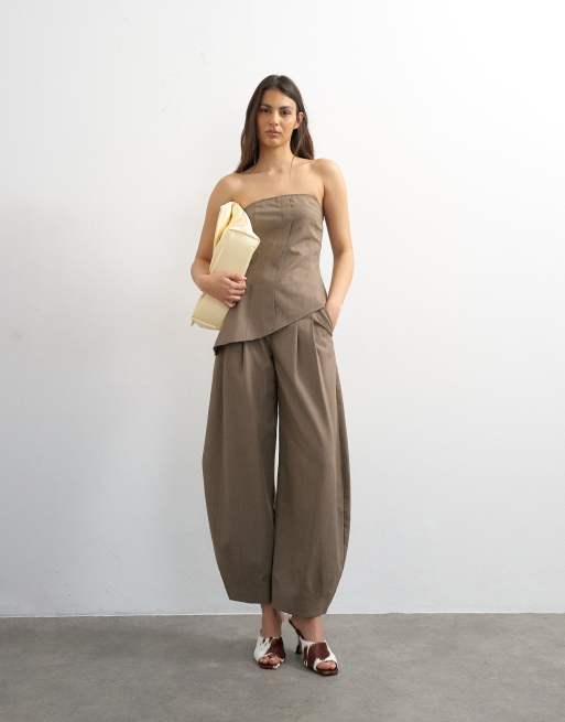 Topshop - Pantalon barrel d'ensemble habillé à ourlets bruts - Marron, 2 de 5