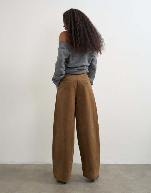 Topshop pantalon barrel en faux daim chocolat, 4 de 5