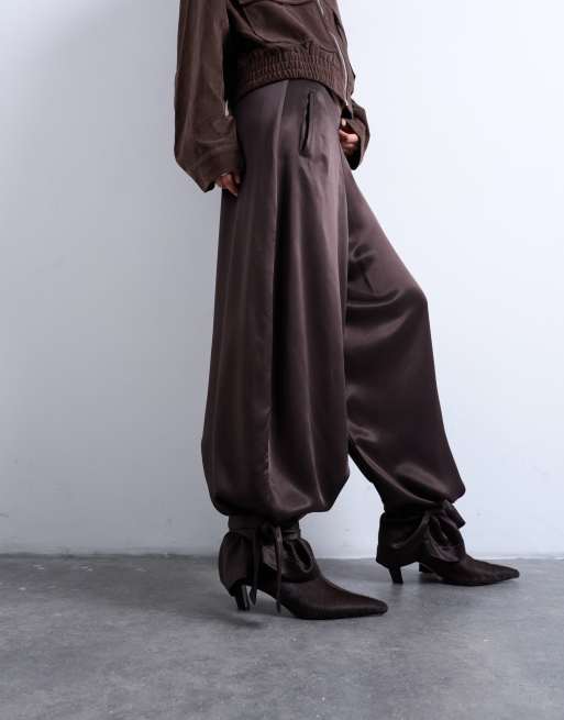 Topshop - Pantalon bouffant en satin avec chevilles resserrées et taille haute - Marron, 3 de 5