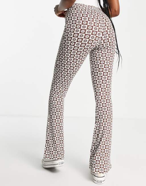 Topshop - Pantalon évasé à motifs fleurs et damier (pièce d'ensemble) - Noir et blanc, 2 de 4