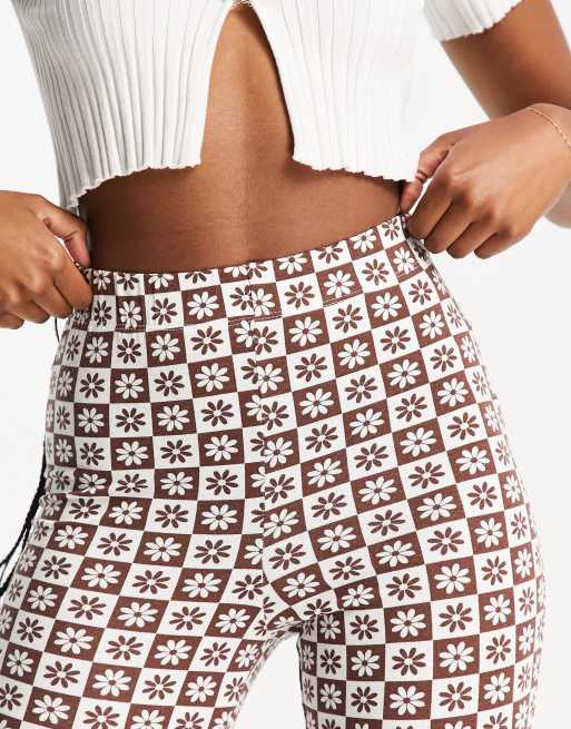 Topshop - Pantalon évasé à motifs fleurs et damier (pièce d'ensemble) - Noir et blanc, 3 de 4