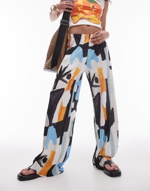 Topshop - Pantalon plissé effet froissé à imprimé abstrait effet vaporisé