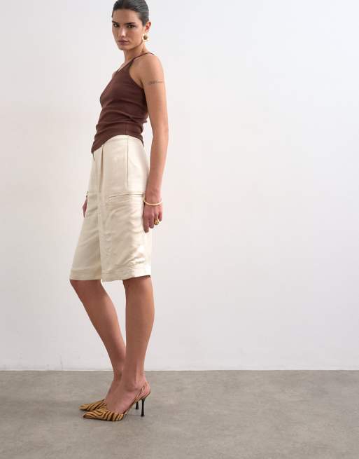 Topshop - Pantaloncini cargo taglio lungo in raso écru