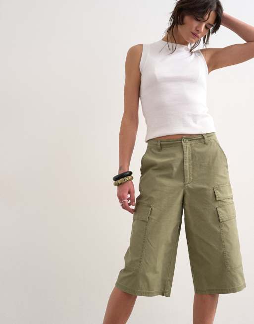 Topshop - Pantaloncini cargo taglio lungo in tessuto ripstop kaki