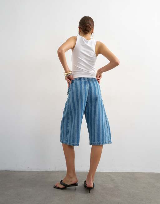 Topshop - Pantaloncini in denim blu a righe bombati, 4 di 5