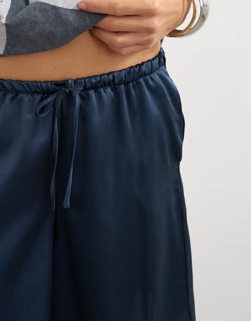 Topshop pantaloncini lunghi in raso blu navy, 3 di 5