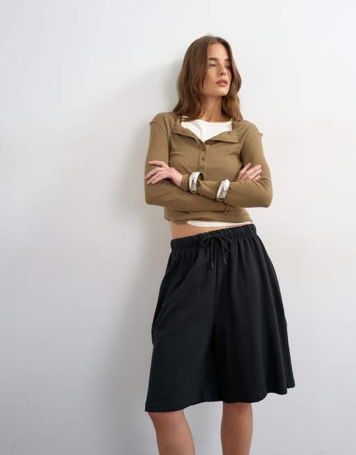 Topshop - Pantaloncini taglio lungo lavaggio nero con laccetti