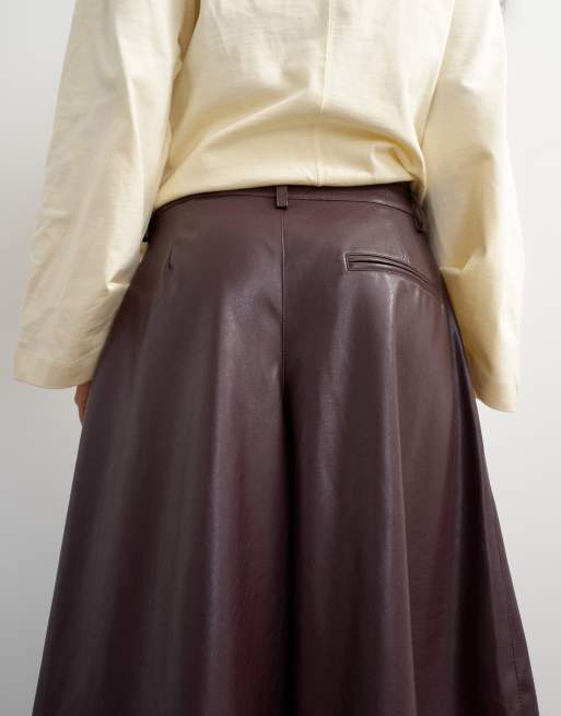 Topshop pantalones culotte de efecto piel burdeos y corte evasé, 2 de 5