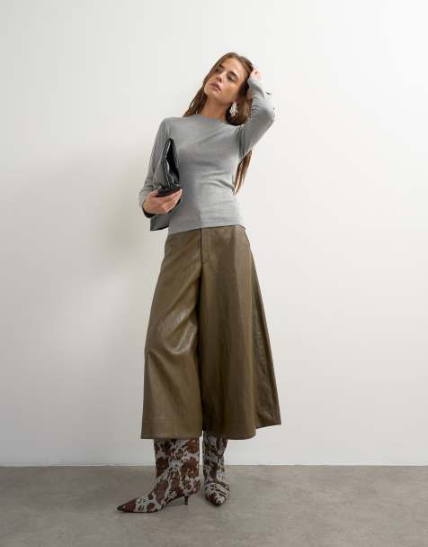 Topshop pantalones culotte de efecto piel evasé en caqui - view 1