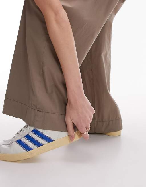 Topshop - Pantaloni a fondo super ampio a pieghe in popeline sabbia, 3 di 5