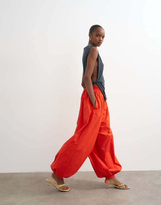 Topshop - Pantaloni a palloncino oversize rossi con fondo elasticizzato, 4 di 5