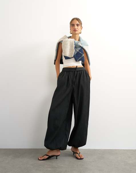 Topshop pantaloni coordinati da cerimonia plissé neri con dettaglio annodato sul davanti - view 1
