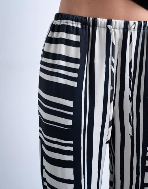 Topshop - Pantaloni in raso a righe monocromatiche vistose in coordinato, 4 di 5