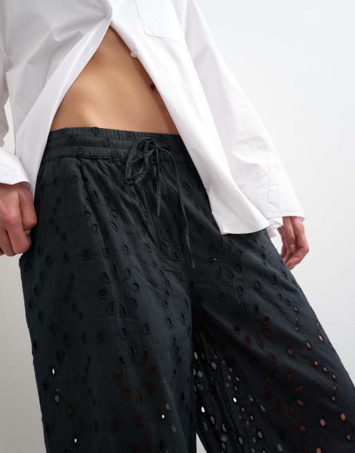 Topshop - Pantaloni neri in pizzo con cut-out e allacciatura in vita, 3 di 5