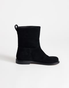 Model wearing Pascal real leather ankle boot in black