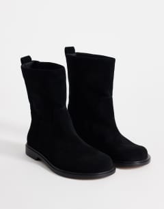 Model wearing Pascal real leather ankle boot in black