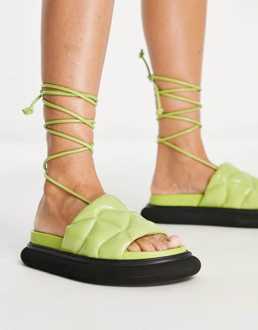 Topshop – Peach – Limegröna, vadderade platta sandaler i premiumläder med knytning runt ankeln