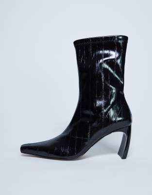 Topshop - Pearl - Ankle-Boots in schwarzer Lackoptik mit spitzer Zehenpartie