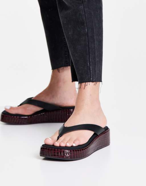 Topshop – Pearla – Zehenstegsandalen in Schwarz