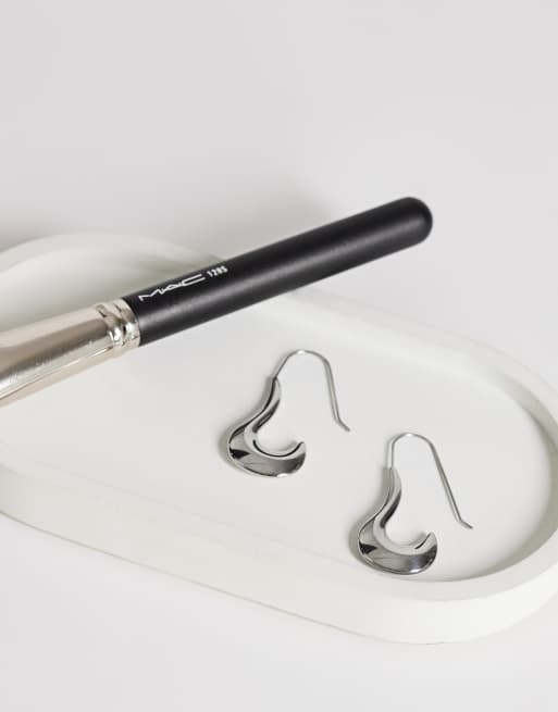 Topshop - Pendientes de aro plateados con diseño ondulado resistente al agua Claudia, 2 de 4