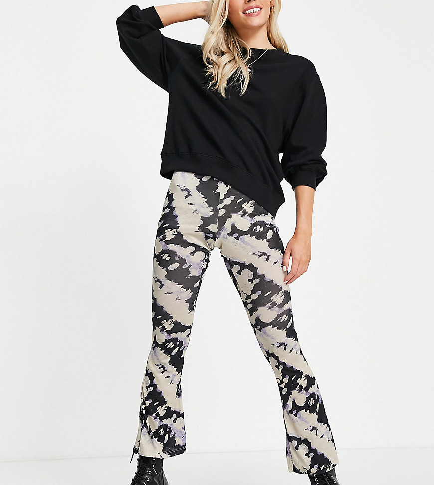 Topshop Petite – Ausgestellte Hose aus Netzstoffgewebe mit aufgedrucktem Batikmuster-Mehrfarbig