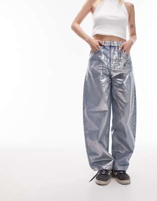 Topshop Petite - Baggy-Jeans in Mittelblau mit silberfarbenem Folien-Design