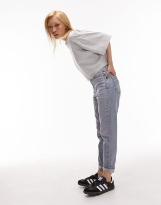 Topshop Petite - Bequeme, elastische Mom-Jeans in ausgebleichter Waschung-Blau