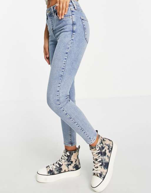 Topshop Petite Jamie jeans in Bleach