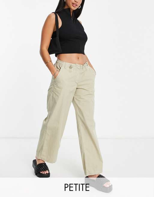Topshop Petite - Cargobroek van nylon met lage taille en wijde pijpen in saliegroen