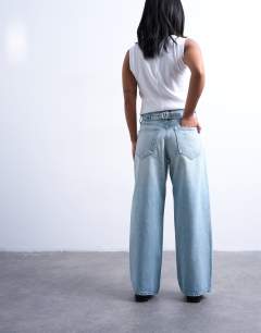 Model wearing Cinch low rise relaxed jean in bleach