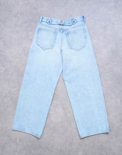 Model wearing Cinch low rise relaxed jean in bleach