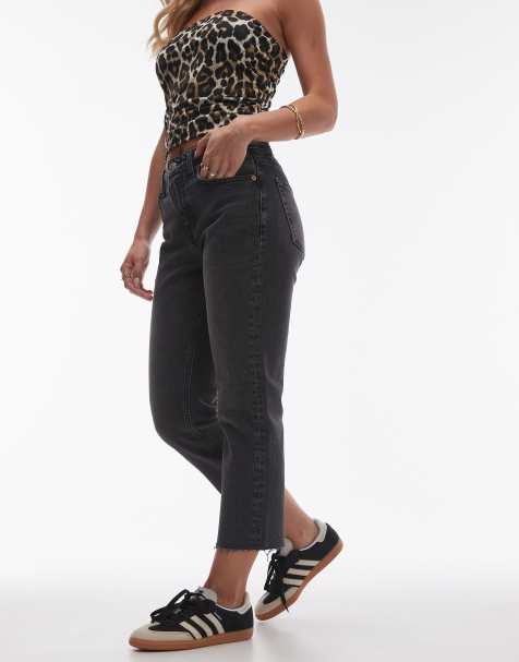 Topshop Petite – Czarne sprane jeansy ze średnim stanem i krótszymi, prostymi nogawkami z surowym wykończeniem - view 1