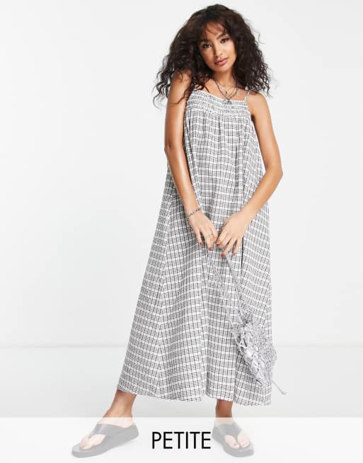 Topshop Petite – Czarno-biała marszczona sukienka plażowa maxi w kratkę