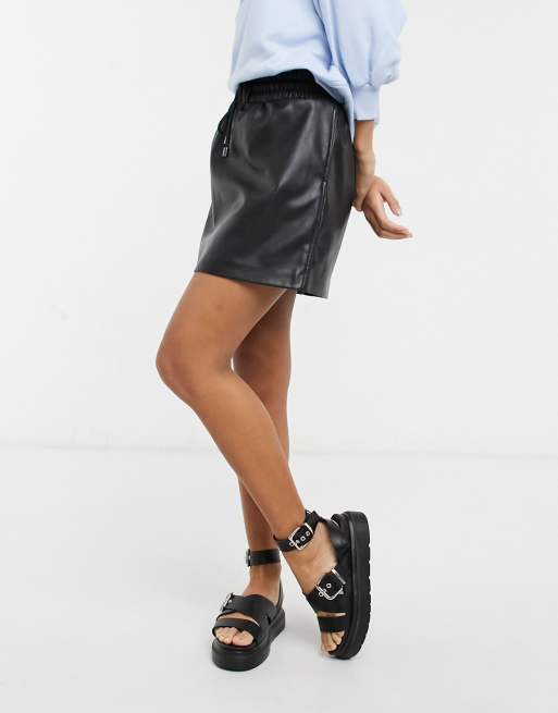 Topshop Petite Black Faux Leather Mini Skirt Size US 2/EUR 34