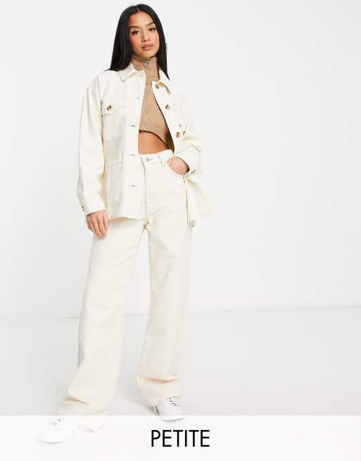 Topshop Petite - Ecrufarvet oversized skjortejakke i let materiale med vævet label
