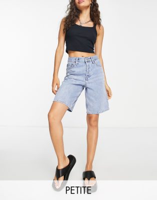 Topshop Petite - Editor - Lang geschnittene, ausgebleichte Shorts-Blau