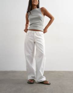Model wearing Petite Ember low rise straight jean in white