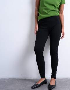 Model wearing Petite full length heavy weight legging in black