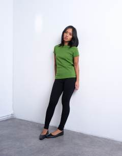 Model wearing Petite full length heavy weight legging in black