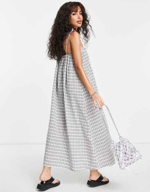 Topshop Petite – Gesmoktes, kariertes Maxi-Strandkleid in Schwarzweiß, 2 von 4