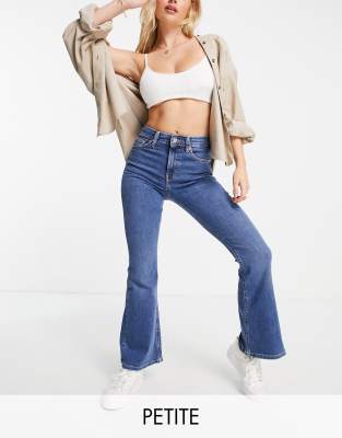 Topshop Petite - Jamie - Schlagjeans in Mittelblau