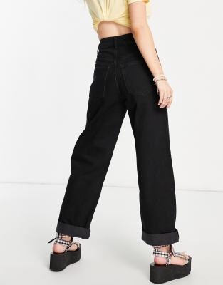 black oversized mom jeans