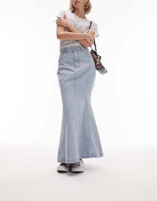 Topshop Petite - Jeansrock mit Schwalbenschwanz-Design in Bleichwaschung mit hoher Taille-Blau