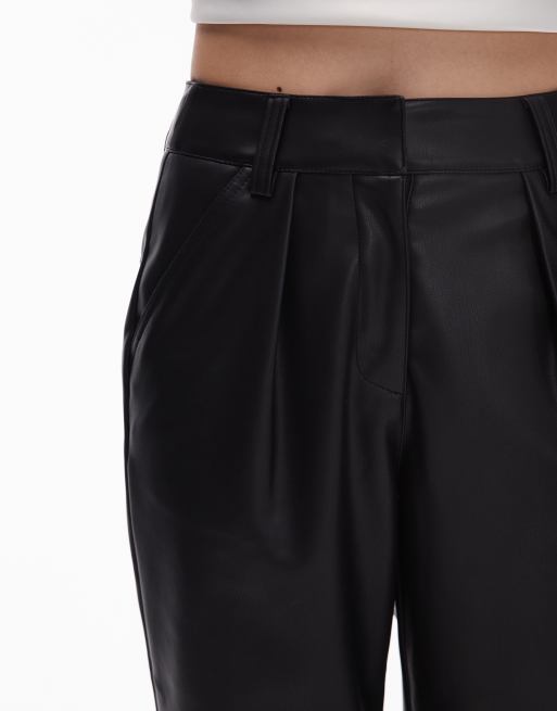 Topshop Petite – Karottenhose aus Kunstleder in Schwarz, 3 von 5