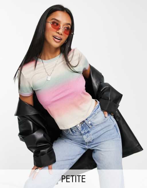 Topshop Petite - Klein T-shirt van polyestermix met gestreepte sprayprint met kleurverloop in roze - LPINK